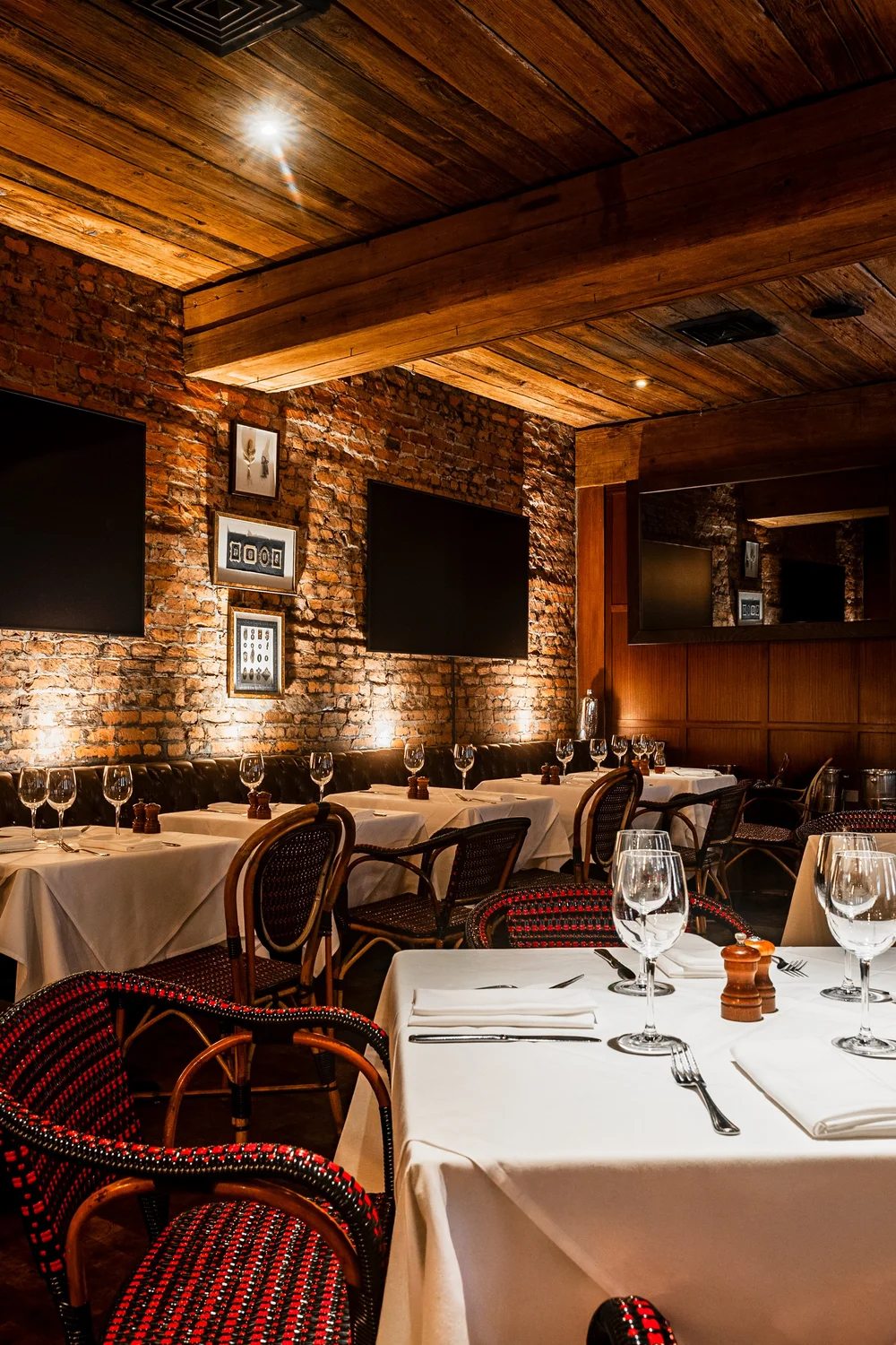 PJ Clarke's interior photography in New York City by Foreign Kollective