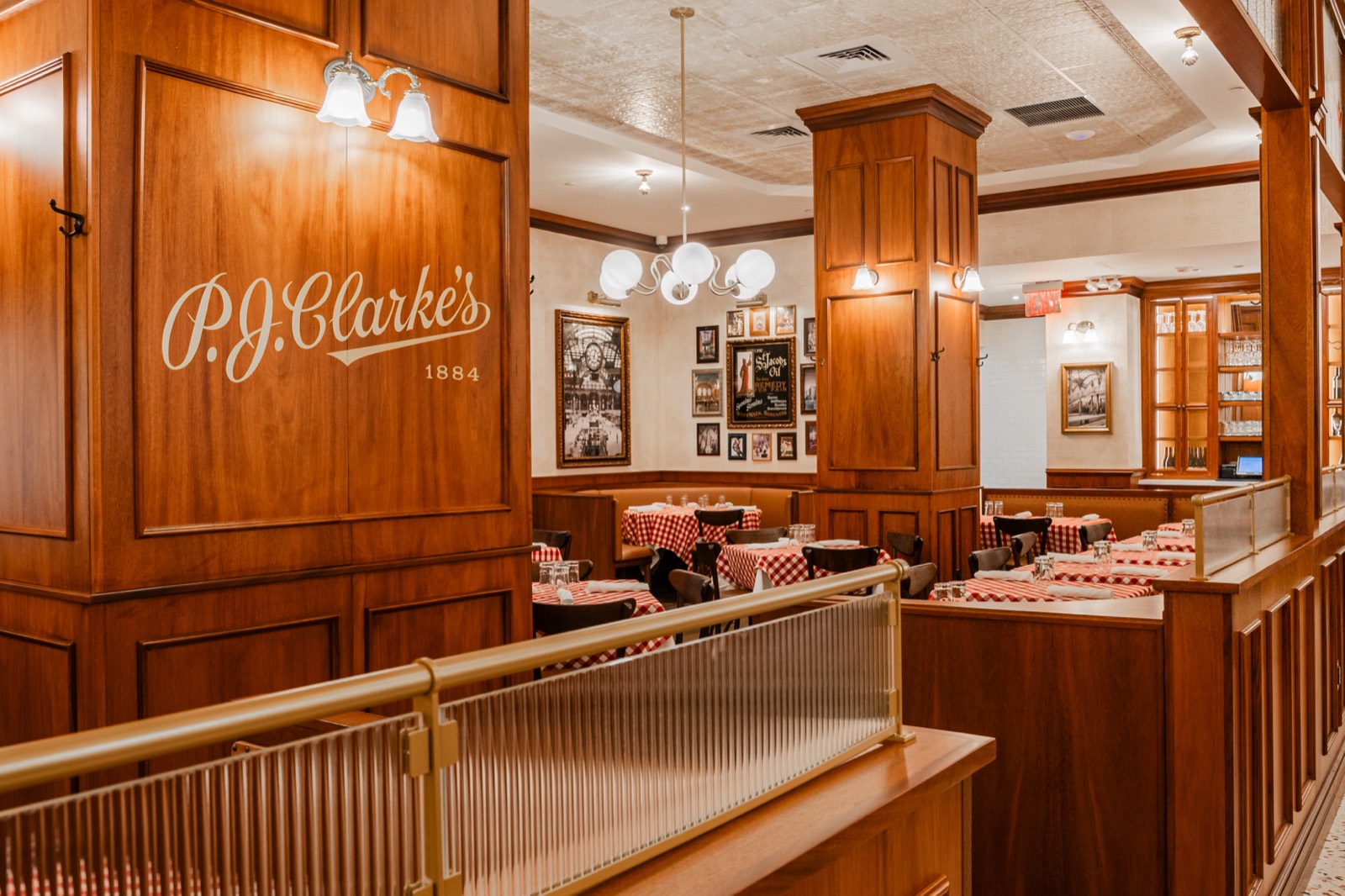 PJ Clarke's interior photography in New York City by Foreign Kollective